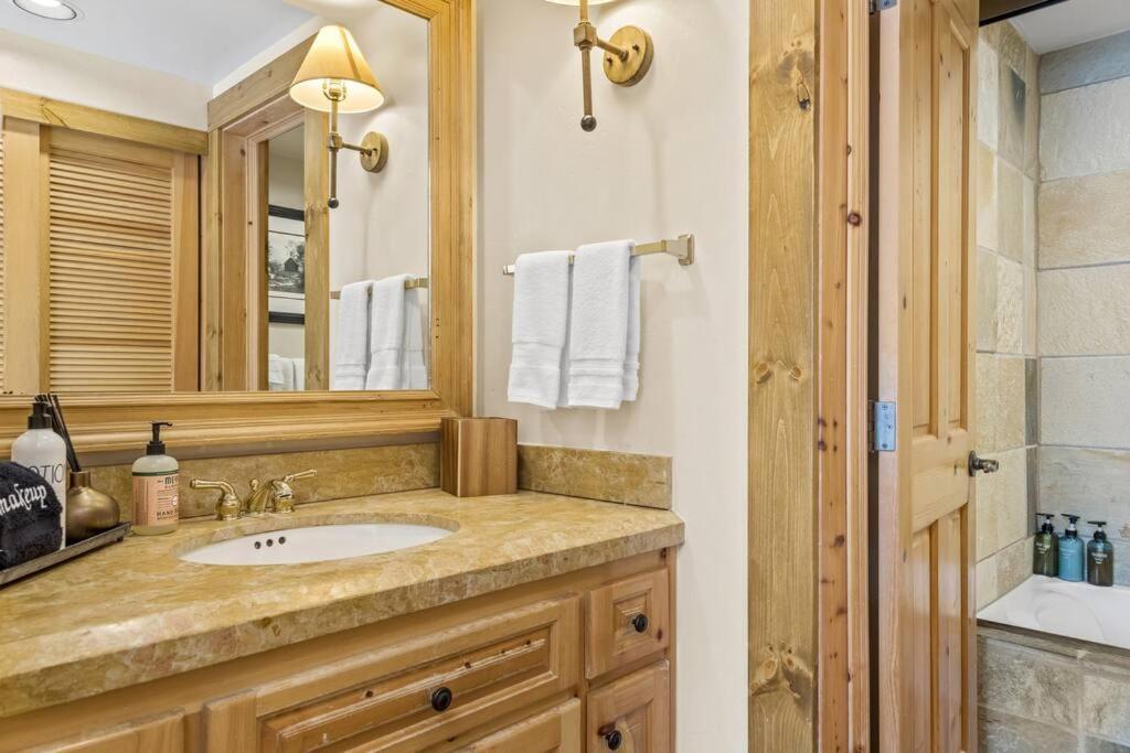 Blue Collar Boutique: Affordable Adventure Telluride Exterior foto